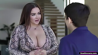 Une Milf Aux Gros Seins Se Venge D'Un Homme Plus Jeune Dans Une Vidéo Hd