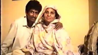 Pareja Pakistaní Vintage Explora Sus Deseos Sexuales