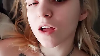 Intens Solo-Orgasme Met Close-Up Van Russische Amateur Die Masturbeert