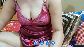 Wanita India Matang Dengan Tetek Besar Semulajadi Di Webcam